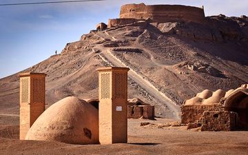 گور دخمه زرتشتیان؛ اسرارآمیزترین جای دیدنی ایران باستانی+تصاویر