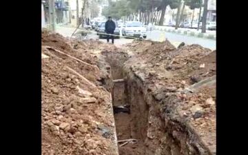 رفع انسداد مسیر فاضلاب خیابان شهدای برادران رحمانپور شهر کرمانشاه 