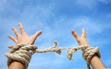رابطه عاطفی با زن جوان مطلقه رنگ خون گرفت