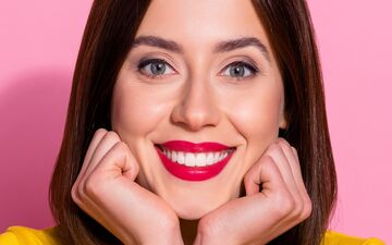 کدام رنگهای رژلب، دندان ها را سفیدتر نشان میدهد؟