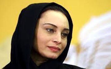  عکس خانم بازیگر در رستوران‌ لاکچری