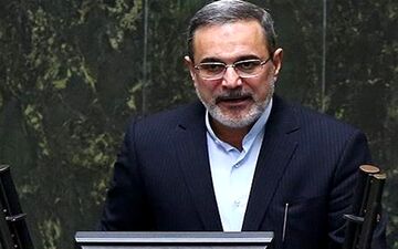 وزیر آموزش و پرورش از آثار کاردستی دانش‌آموزان طالقان بازدید کرد
