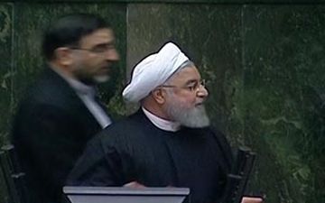 حرکت غیرمنتظره یک نماینده مجلس حین سخنرانی رئیس جمهور + فیلم
