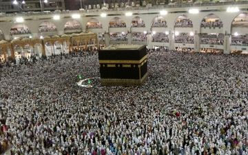 بارش باران در بیت‌الله‌ الحرام + ویدئو