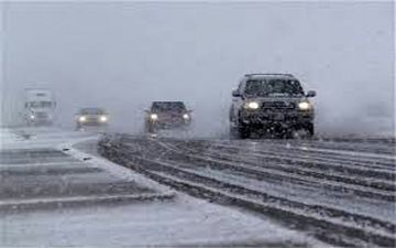  برف و باران جاده‌های بیش از ۱۴ استان را دربرگرفت