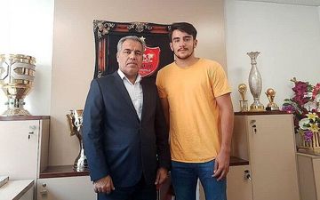 پرسپولیس یک دروازه‌بان ۲۱ ساله به خدمت گرفت
