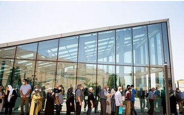  صفهای طولانی برای تزریق واکسن کرونا؛چرا وزارت بهداشت از بسیج کمک نمی‌گیرد؟