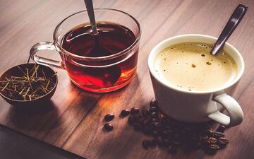 نوشیدن چای و قهوه در گرمازدگی؛ ممنوع یا مجاز؟