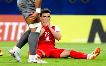 عیسی با پرسپولیس اما دور از سایرین 