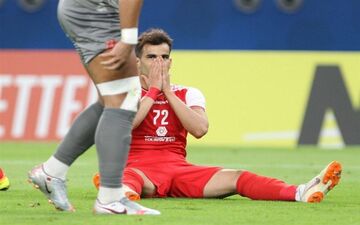 عیسی با پرسپولیس اما دور از سایرین 