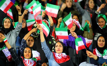 ورود بانوان به استادیوم آزادی در ایام نوروز!