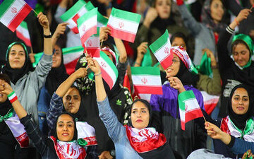 ورود بانوان به استادیوم آزادی در ایام نوروز!