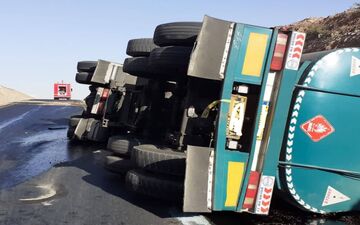  مصدومیت یک نفر در اثر واژگونی تانکر حمل سوخت در محور بیستون به کرمانشاه