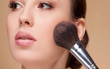 نحوه صحیح رژگونه زدن| نکاتی که شاید ندانید!
