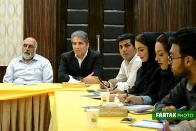  نشست هم‌اندیشی تورلیدرها برای جذب گردشگر  در سالن آناهیتا هتل پارسیان کرمانشاه 