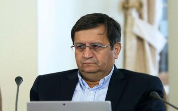 همتی خبر داد: خریدهای فروشگاهی با موبایل انجام می‌شود
