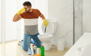 علت بوی بد حمام چیست؟ ۱۰ دلیل رایج و روش رفع بوی نامطبوع