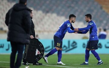 یک استقلالی محروم شد 
