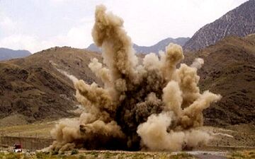  صداهای انفجار، ناشی از انهدام ضایعات جنگی در آن سوی مرز توسط عراق است
