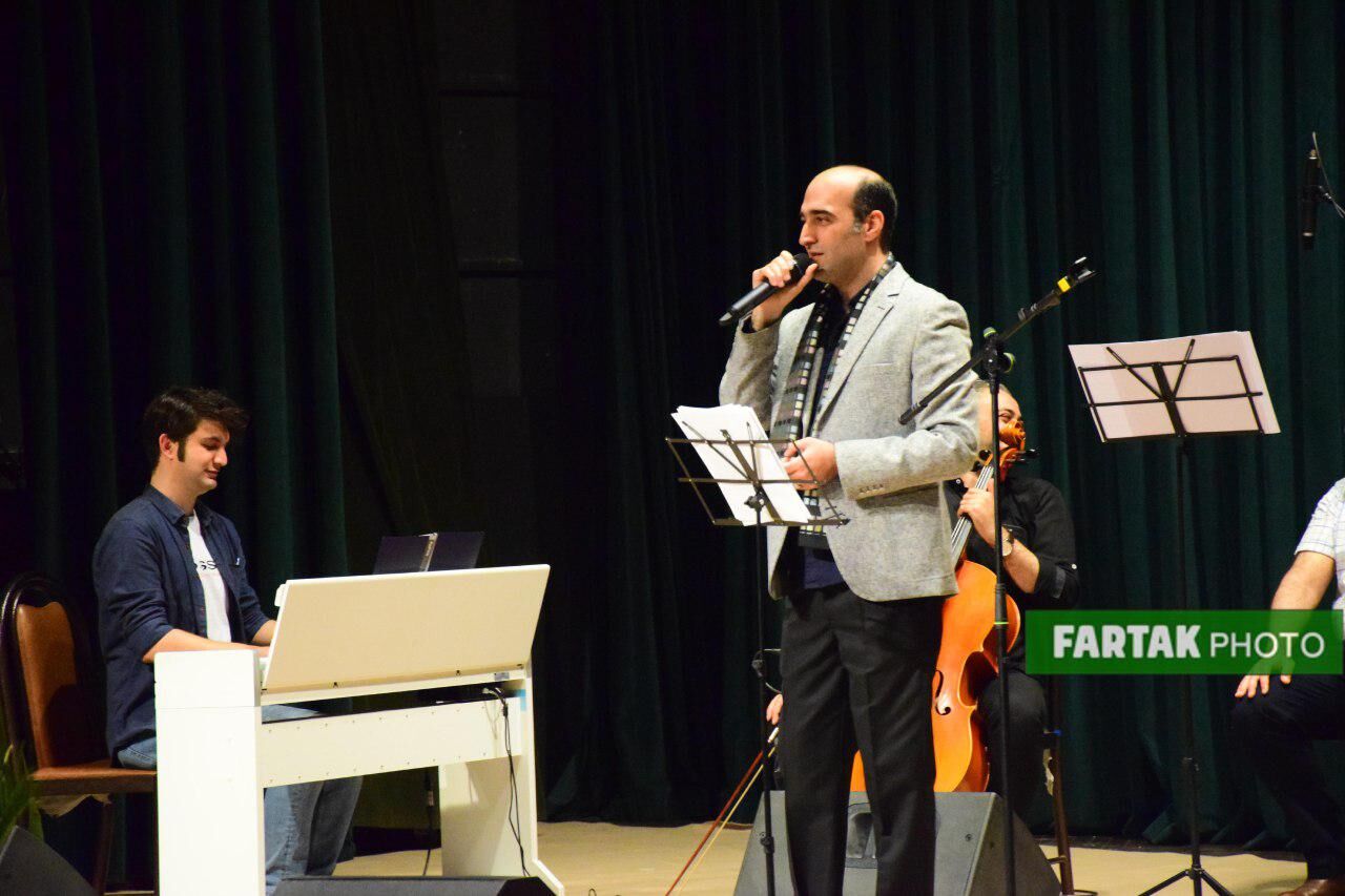 آخرین کنسرت سال در همدان / با اجرای گروه چکاد و با صدای هنرمند مردمی «کاظم مرادی»