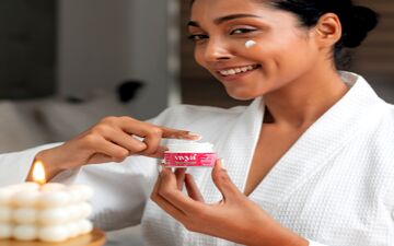 تفاوت بین کرم شب و کرم مرطوب کننده در مراقبت از پوست چیست؟| طریقه استفاده از کرم شب چگونه است؟

