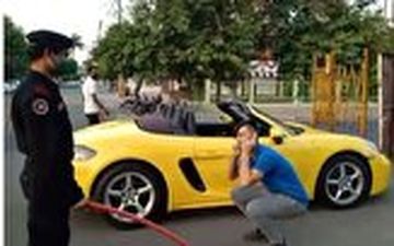 تنبیه بچه پولدار هندی به دلیل شکستن قرنطینه 