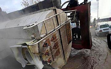 واژگونی تریلر جاده ساری – نکا را 3 ساعت بست