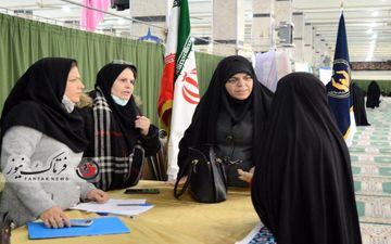 میز ارتباطات مردمی ویژه بانوان کرمانشاه به مناسبت روز مادر به روایت تصویر 
