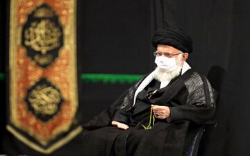 عزاداری شب عاشورای حسینی(ع) درحسینیه امام خمینی درحال برگزاری است