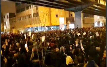 شعارهای اعتراضی در پی سانحه سقوط هواپیمای اوکراینی