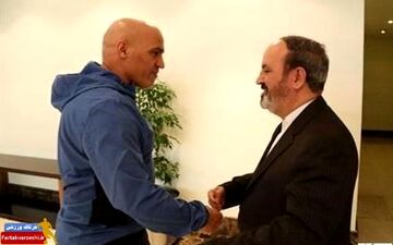 شعار خودجوش استقلالی ها علیه زمانی 