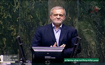 دفاع رئیس‌جمهور از کابینه پیشنهادی دولت چهاردهم

