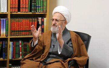 بازیگری زنان با کلاه گیس در تئاتر شایسته نیست