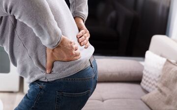 اگر این علائم را داشتید دیسک کمر شما پاره شده است