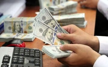
رشد بی‌سابقه دلار در معاملات امروز/ قیمت تا نزدیکی ۱۶۰ هزار تومان بالا رفت 