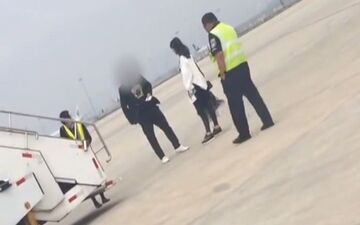 زوج جوان در باند فرودگاه به جان هم افتادند 
