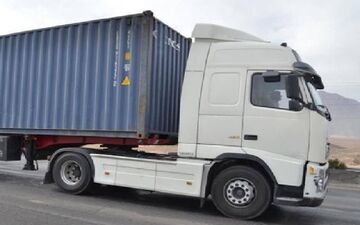 اعمال ممنوعیت تردد برای کامیون‌ها در برخی محورهای استان کرمانشاه



