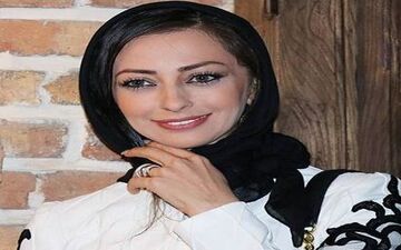  پوشش و میکاپ نفیسه روشن در باشگاه انقلاب
