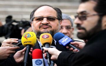 شریعتمداری: چانه‌زنی برای تعیین دستمزد کارگران ادامه دارد