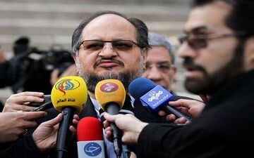 شریعتمداری: چانه‌زنی برای تعیین دستمزد کارگران ادامه دارد