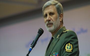 وزیر دفاع: ملتی که فرهنگ شهادت داشته باشد سلطه پذیر نیست 