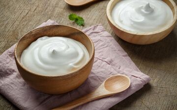 طرز تهیه ماست خانگی خوشمزه و کشدار!