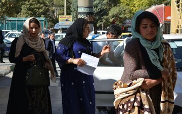 تصاویر ناراحت کننده از مصدومان زلزله زده در بیمارستان طالقانی کرمانشاه