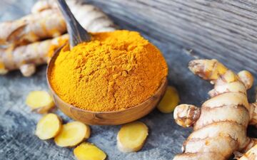 دمنوش زردچوبه و زنجبیل و فواید آن
