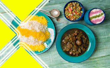 راز پخت قورمه سبزی مجلسی: فوت و فن‌های آماده کردن سبزی قورمه