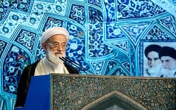  دنیای استکبار برای و فرهنگ و سیاست ملت ایران برنامه‌ریزی کرده است
