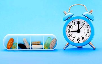 ساعت مناسب برای مصرف انواع ویتامین‌ها در طول روز