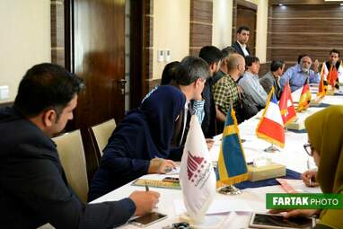 نشست هم‌اندیشی مدیران هتل پارسیان کرمانشاه با فعالان عرصه گردشگری