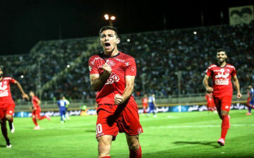 فرشاد احمد زاده در پرسپولیس ماندنی شد