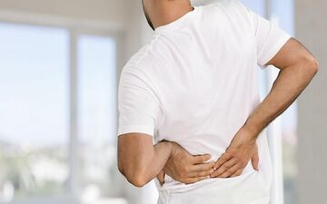 درد یک‌طرفه کمر نشانه چیست؟
